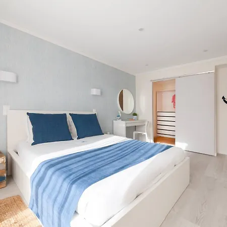 Dos Lirios - Blue Sea Willa